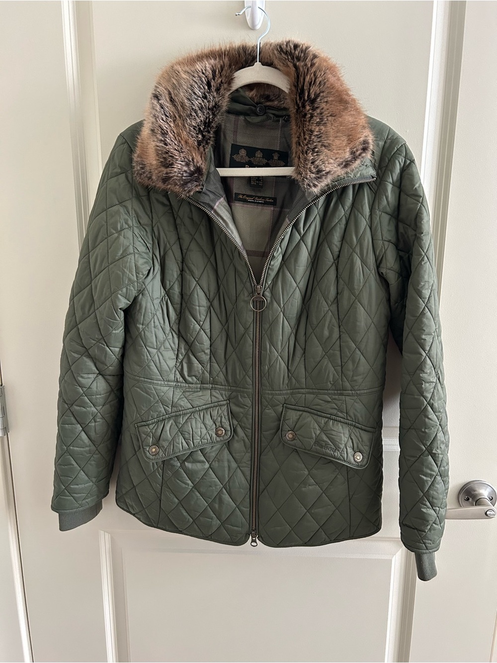 EUC Barbour 8 US Quilted Hawthorns Olive Green Jacket Faux Fur Collar removable